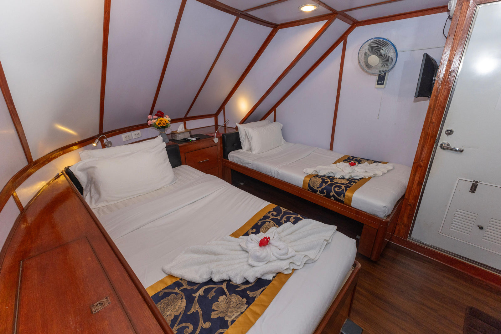 Atlantis Infiniti — Premium Deluxe Cabin