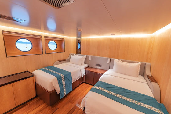 M/Y Black Pearl — Deluxe Twin Cabin