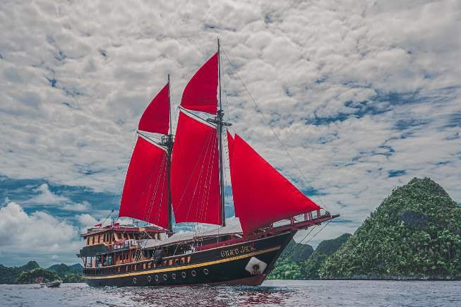 Calico Jack — Raja Ampat Full Park & Misool — 11 Nights
