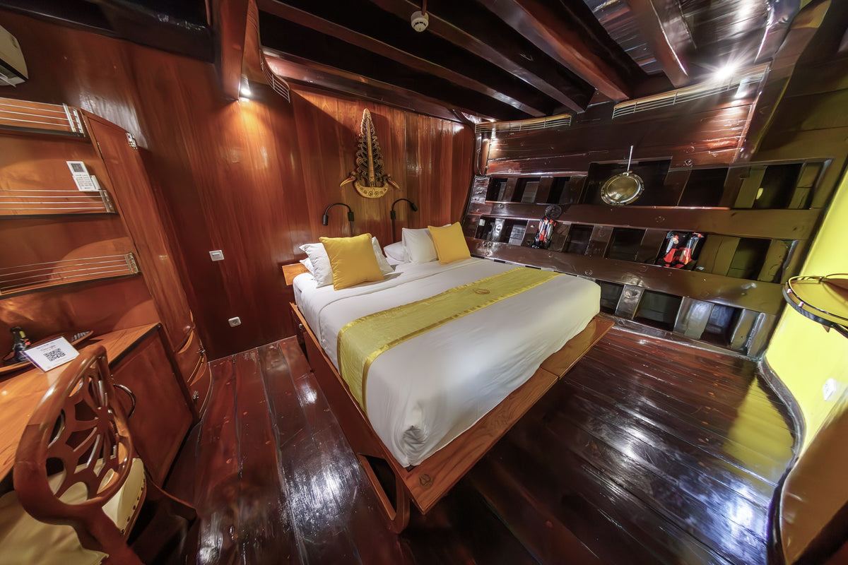 Dewi Nusantara — Deluxe Stateroom