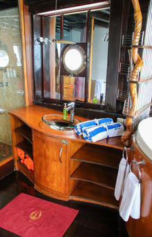 Dewi Nusantara — Master Suite