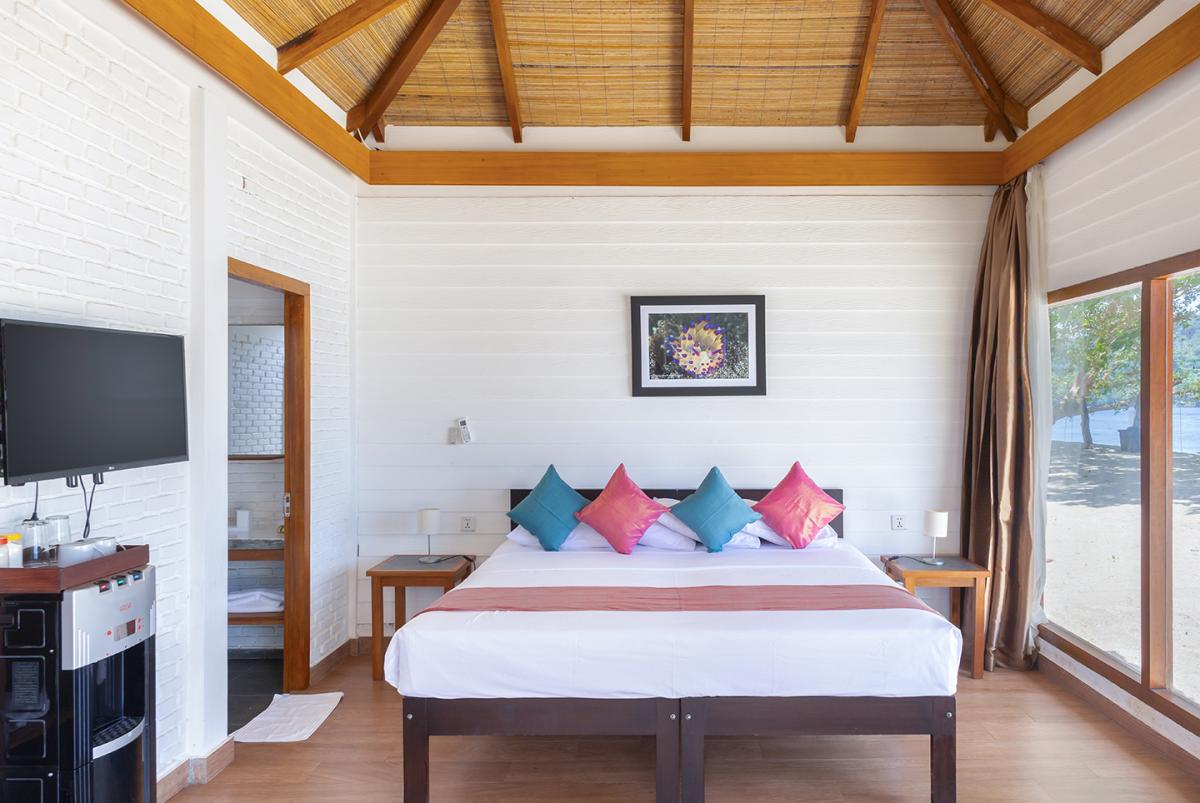 Eco Divers Lembeh / White Sands Beach Resort