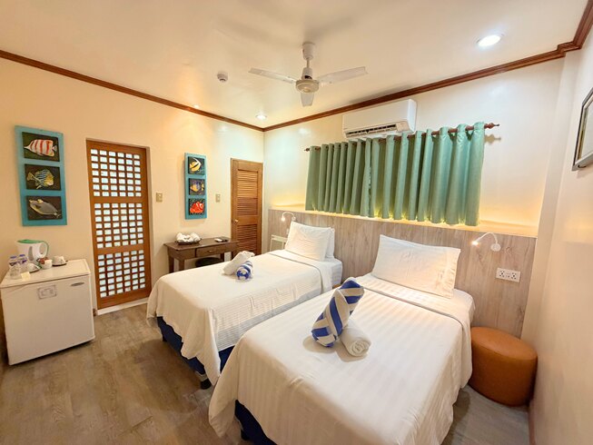 Poolside Economy Room