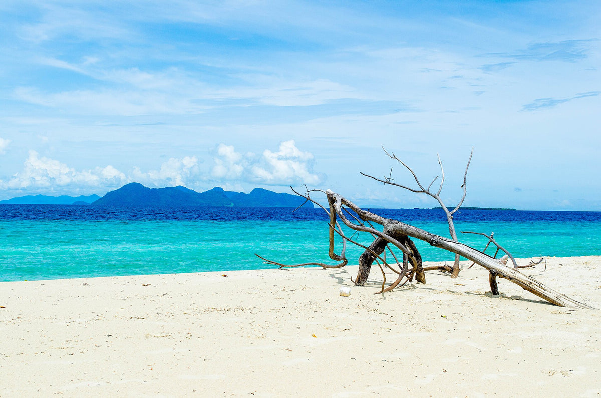 White sand and turquoise water at Mataking Island, Sabah