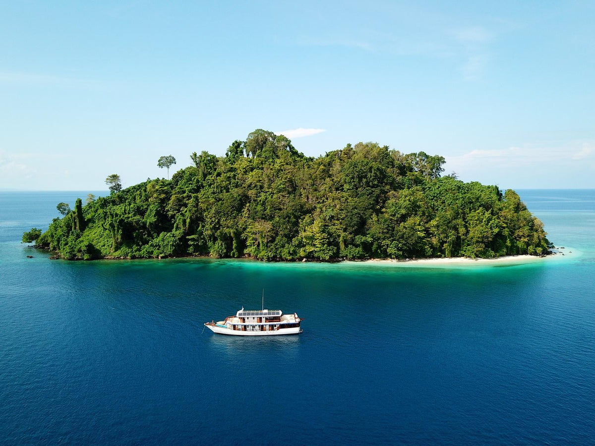 Nomad Bajau — Exploration Cruise: Spice Island to Four Kings