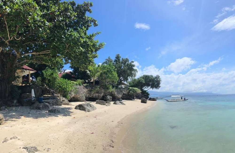 Savedra Dive Center / Tipolo Beach Resort